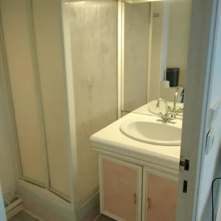 Joli Studio 21 M2 2 Etoiles Proche Апартаменты *